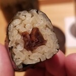 鮨 さかい - (28)干瓢巻
      海苔の薫りが素晴らしく、握りっていない分だけ赤酢のシャリの美味しさを素直に感じ取れます。