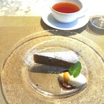 La Brianza - 新作アーモンドケーキ、アーモンドの香ばしさしっかり。甘さ控えめでやさしいおいしさ、シナモンのアイスクリームともよく合いとてもおいしかったです。感謝。