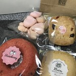パティスリー ラキネス - 料理写真:ストロベリー焼きドーナツ、クッキー2種、メレンゲのお菓子(2020.1.20)