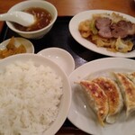 開々亭 - チャーシュと野菜うま煮と餃　680円