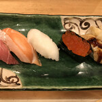 新橋 しのだ寿司 - 人気づくし９８０円。中トロ、サーモン、えんがわ、いくら、穴子。酢飯の具合も良く、全体的に、とても美味しくいただきました（╹◡╹）