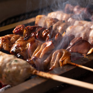 【土佐備長炭】で焼き上げるこだわりの串焼き