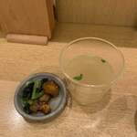 伊勢廣 - お新香、鶏スープ