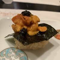 鮨いずみ - 北海道厚岸産うに　宮崎産キャビアのせ
