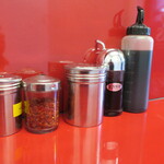 ラーメン二郎 - 卓上調味料