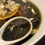 Japanese Soba Noodles 蔦 - 生胡椒の効いたパンチあるスープ