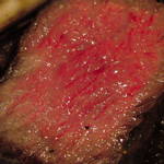 国際宇宙・生物研究所 - 東伯牛モモ、アップ写真。この肉がいつも食べられたら★６つ。
