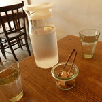 cafe Tomiyama - 水と砂糖