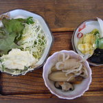 麺処・とんかつ　京いぶき - ｻﾗﾀﾞ、漬け物、牛すじ煮込み