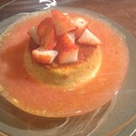 春風駘蕩 - フランバスクと苺のソース