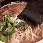 吉田製麺店 - 魚介豚骨ら～めん(中盛り)