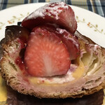 ブーランジェリー スドウ - 中にもいちごたっぷりデニッシュ！！