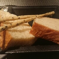 オステリア ブッビーノ - パン