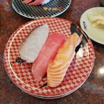 Sushi Choushimaru - (手前)祝い3貫、(奥)まぐろ 