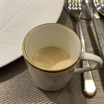 銀座 大石 - 食前のバター茶。寒い冬に胃を温める。