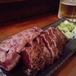 もつ焼 まるい - 2012.4 親牛と仔牛のレバータタキ（各680円）現在はスライス焼となってしまいました