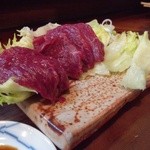 もつ焼 まるい - 2012.4 馬刺し（850円）