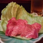 もつ焼 まるい - 2012.4 黒タン刺し（680円）