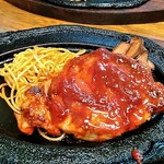 亀の家食堂 - 単品・ポークチャップ
      肉の厚みが素晴らしい～
      大人のケチャップ味♪