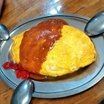 亀の家食堂 - そして名物オムライス♪
      チキンライスはケチャップだけじゃないよ♪
      旨味たっぷりなのです。
      そしてデミソースなのがたまらん！