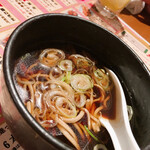 福よし - とりだしそばハーフ　せっかく出汁が効いてるからもう少し薄味でも美味しいのに・・そして油膜が多い(≧▽≦)