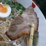 ﾁｬｰｼｭｰは焼き色を付けられ、香ばしい香りがｽｰﾌﾟに伝わっていた