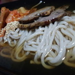 手のべ冷麺専門店 六盛 - 2mm強～2.5mm程の線径がある中麺～中太麺ｸﾗｽのｽﾄﾚｰﾄ麺