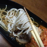 手のべ冷麺専門店 六盛 - ﾑﾁﾑﾁと良く締まった剛性を感じる歯応えと、ｸﾞﾆｸﾞﾆと力強い抜群の弾性