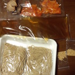 手のべ冷麺専門店 六盛 - 「持ち帰り冷麺」１３６０円 麺､ｽｰﾌﾟ､ﾁｬｰｼｭｰ､ｷﾑﾁ､ｺﾞﾏが二つずつ