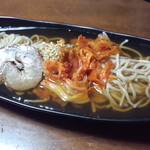 手のべ冷麺専門店 六盛 - 和出汁が効いており、豊かな魚介系の旨味と香りがやわらかに広がります