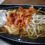 手のべ冷麺専門店 六盛 - キムチは結構辛味と酸味が強く、ピリッと響く。量注意。