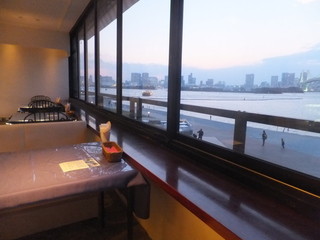 お台場で夜景と一緒にディナーを楽しむ おすすめのお店8選 食べログまとめ