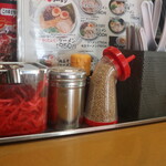 筑豊ラーメン山小屋 - 卓上にある調味料