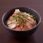 Hakata Issuitei Mitaten - レアチャーシュー丼