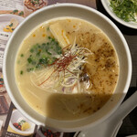 ワンカルビ - じっくりと炊き出した濃厚鶏白湯ラーメン 690円