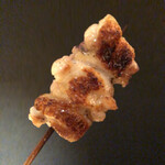 焼き鳥 とりら - 手羽元はバラして串打ち、食べ易くて嬉しいですね！