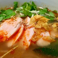 広尾はしづめ - ラントセット　2,050円 低温調理した柔らかい蒸し鶏の酸辣湯麺　 麺は山椒