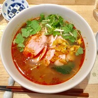 広尾はしづめ - ラントセット　2,050円 低温調理した柔らかい蒸し鶏の酸辣湯麺　 麺は山椒