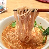 広尾はしづめ - ラントセット　2,050円 低温調理した柔らかい蒸し鶏の酸辣湯麺　 麺は山椒