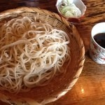 松鶴庵 - 桜の花びらを練り込んでいます