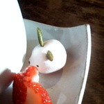 ことばのはおと - いちごみるくに付いているマシュマロうさぎ