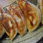 和の中 - 手造りの皮はモチモチとした食感で美味い