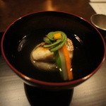 日本料理 嘉助 - 桜鯛とうすい豆の真薯　こごみ