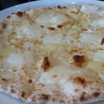 オステリア　パーチェ - チーズのピッツァ