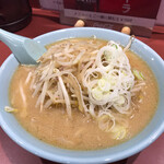 サッポロラーメン玉半どさんこ - もやしみそラーメン ¥800