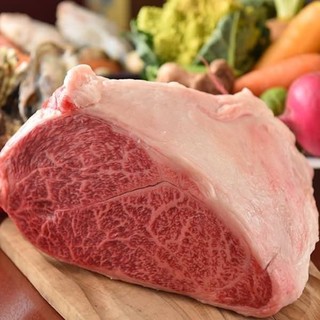 アラカルトメニュー充実◎魚介のほか、肉料理もウリ！