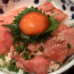 めしの助 - 生本まぐろ頭肉丼