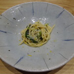 Akizuki - ズワイガニと春菊のキタッラ