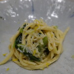 Akizuki - ズワイガニと春菊のキタッラ