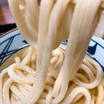 丸亀製麺 - まずはトッピング何も無しでいただきます。